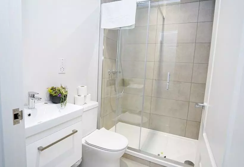 هتل Penthouses In Slough