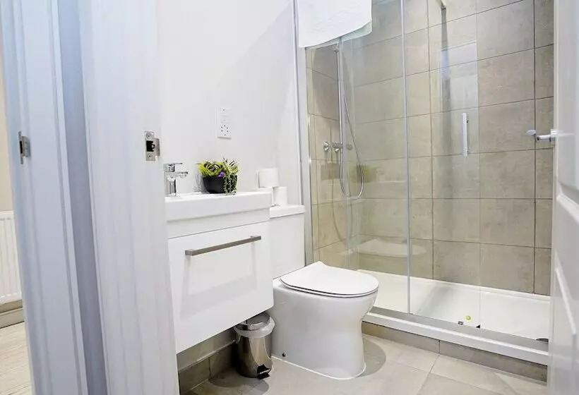 هتل Penthouses In Slough