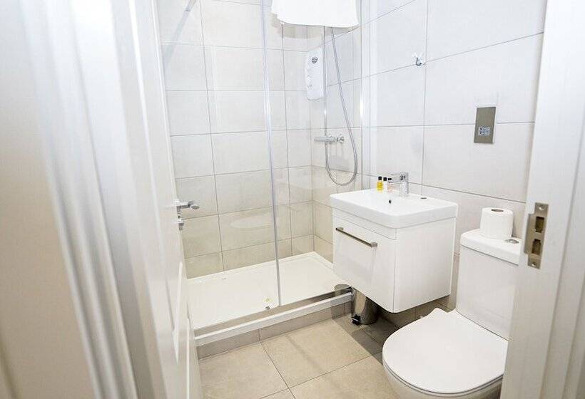 Отель Penthouses In Slough