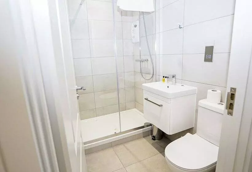 هتل Penthouses In Slough