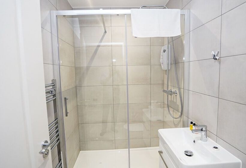 Отель Penthouses In Slough