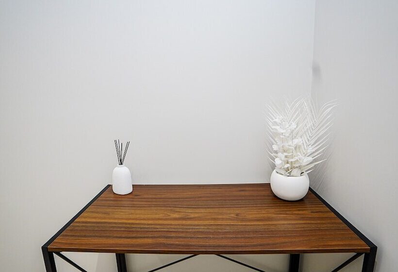 Отель Penthouses In Slough