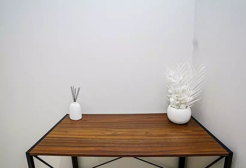 هتل Penthouses In Slough