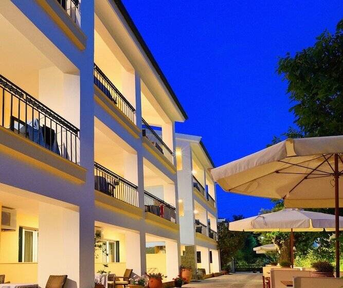 فندق Studio Nikiti Beach