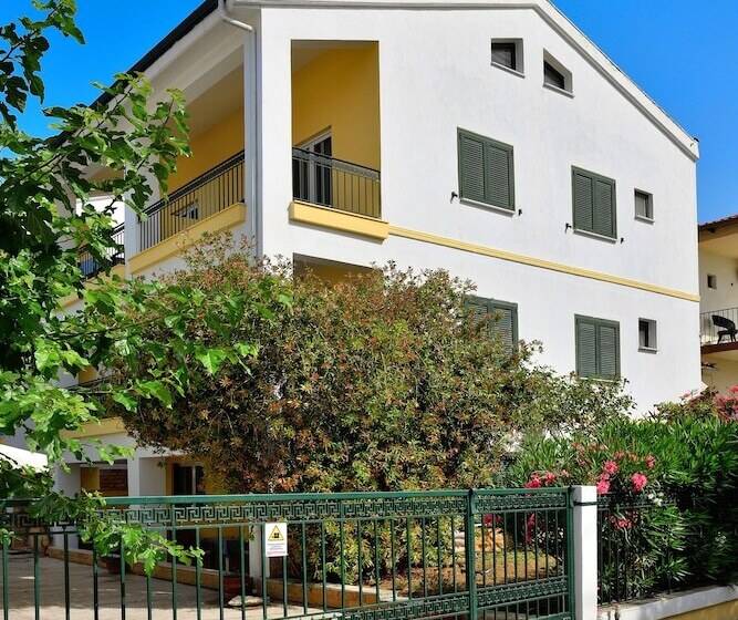 فندق Studio Nikiti Beach