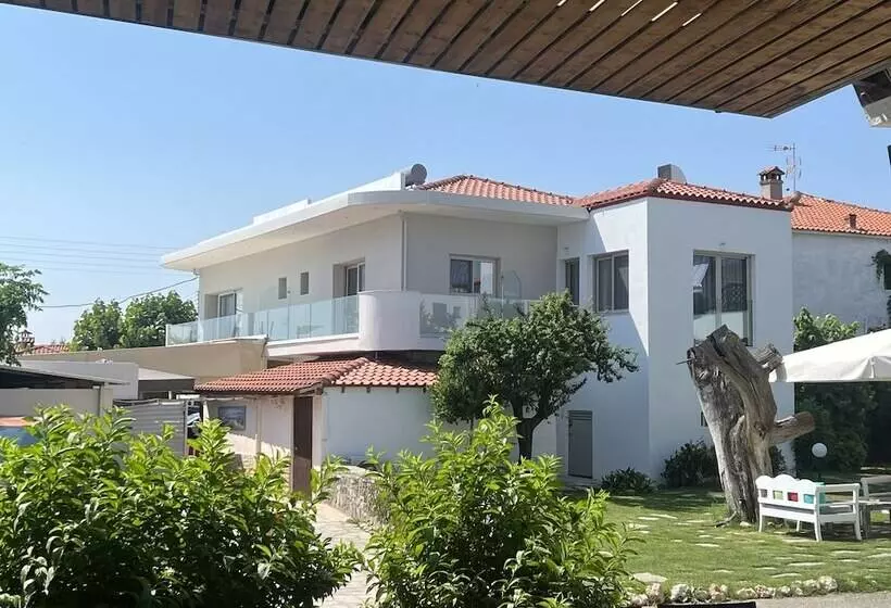 Hotelli Studio Nikiti Beach