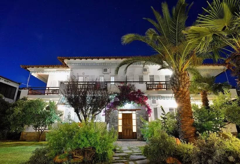 Hotelli Studio Nikiti Beach