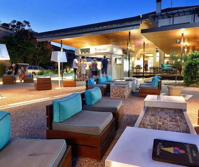 Hotelli Studio Nikiti Beach