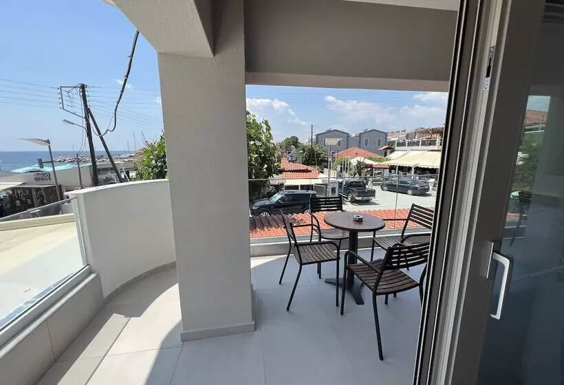 Hotelli Studio Nikiti Beach