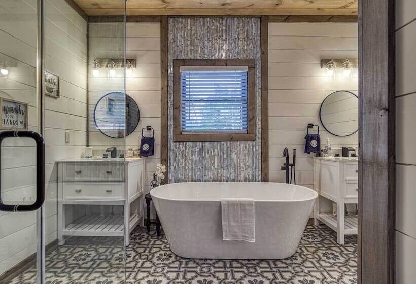 Luxury Sevierville Cabin W/ Private Hot Tub!