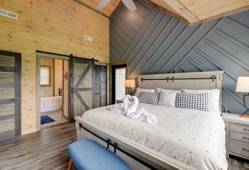 Luxury Sevierville Cabin W/ Private Hot Tub!