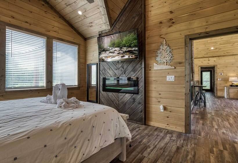 Luxury Sevierville Cabin W/ Private Hot Tub!