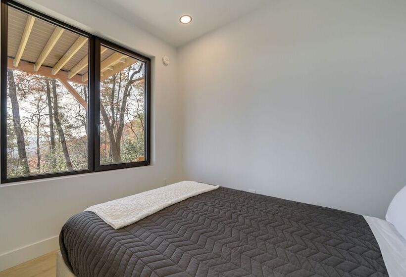 Modern Mountain View Sanctuary In Pisgah Forest