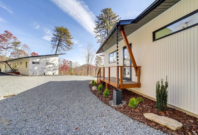 Modern Mountain View Sanctuary In Pisgah Forest