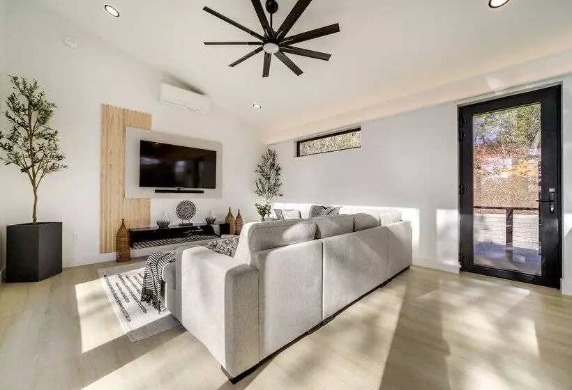 Modern Mountain View Sanctuary In Pisgah Forest