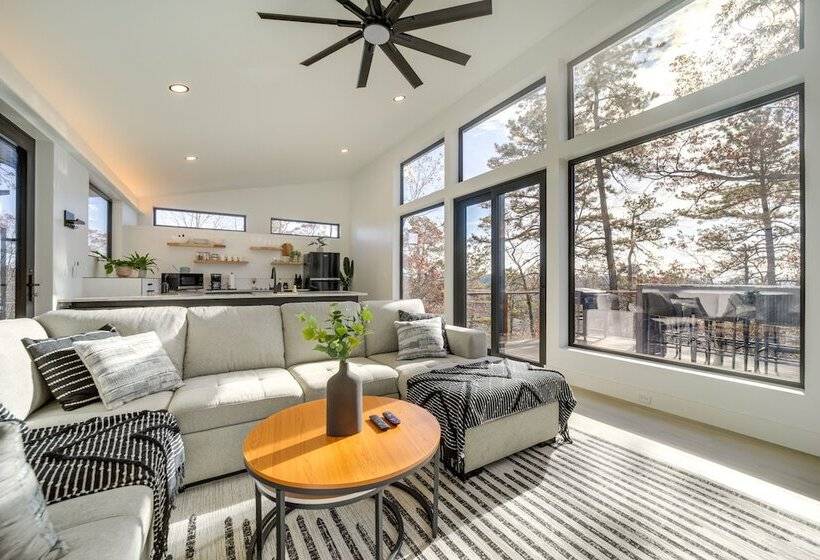 Modern Mountain View Sanctuary In Pisgah Forest