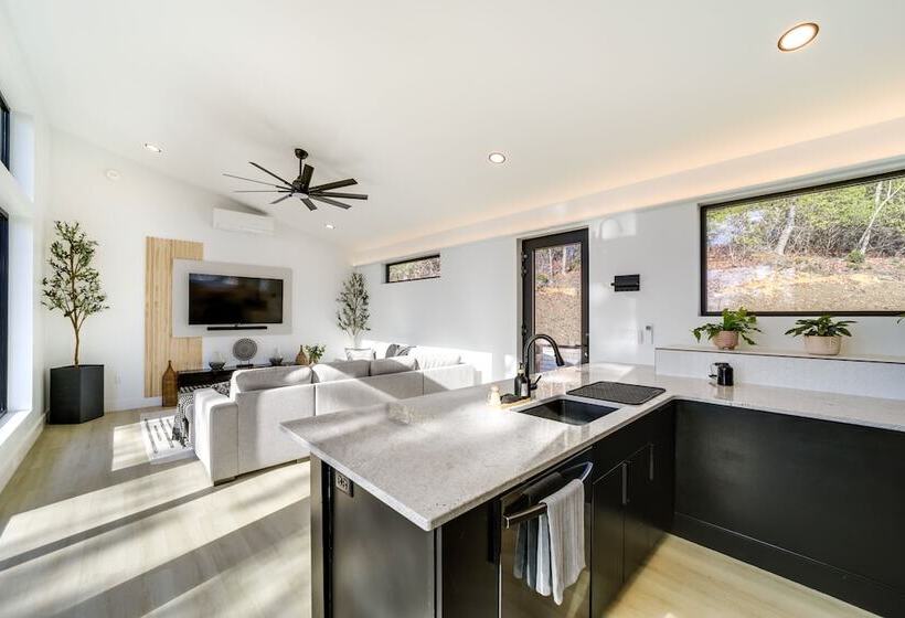 Modern Mountain View Sanctuary In Pisgah Forest