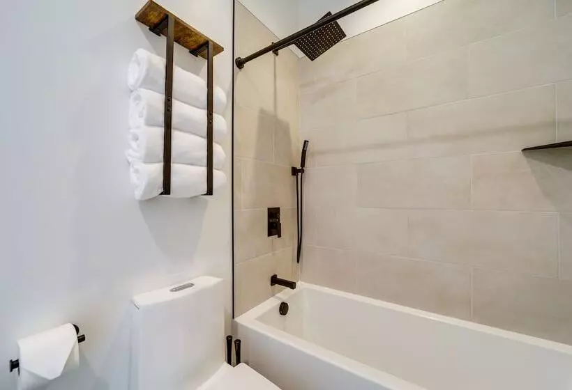 Modern Mountain View Sanctuary In Pisgah Forest