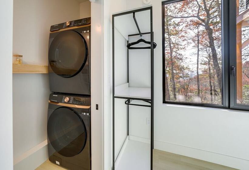 Modern Mountain View Sanctuary In Pisgah Forest