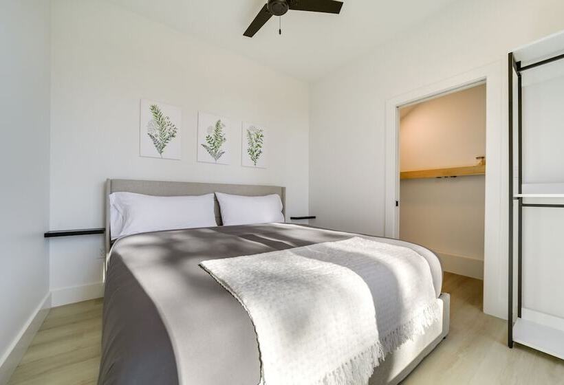 Modern Mountain View Sanctuary In Pisgah Forest