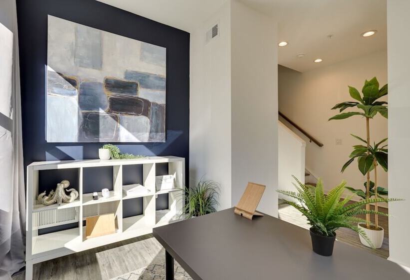 4 Mi To Center City: Philly Home W/ Rooftop Deck