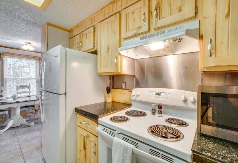 Peaceful Bailey Home Near Hiking, Kayaking & More!