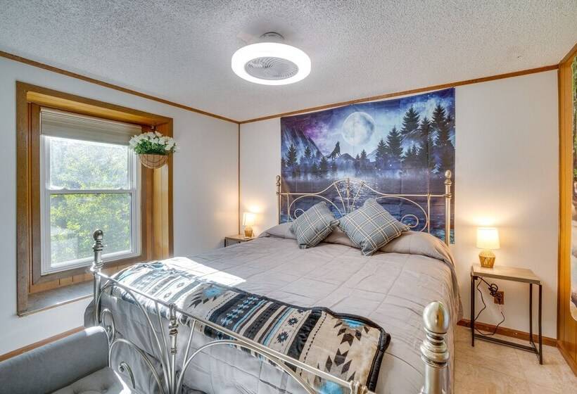 Peaceful Bailey Home Near Hiking, Kayaking & More!