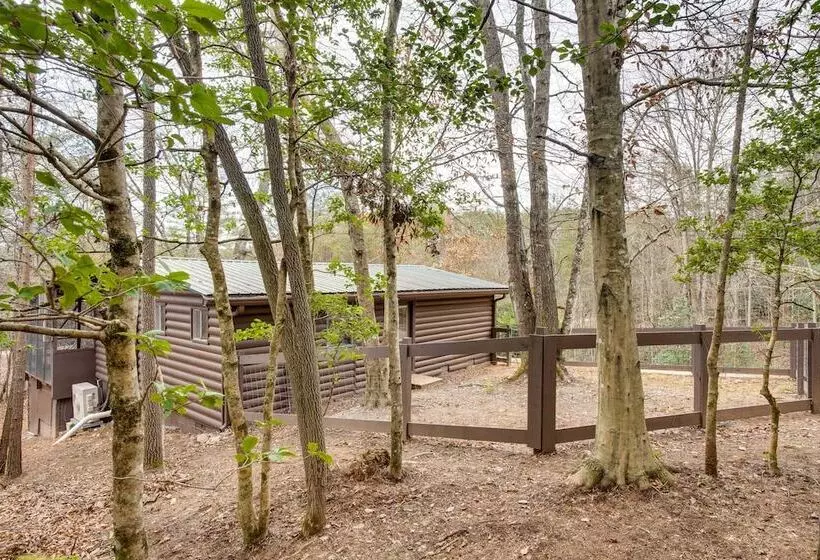 Peaceful Warne Cabin: Fenced Yard & Screened Porch