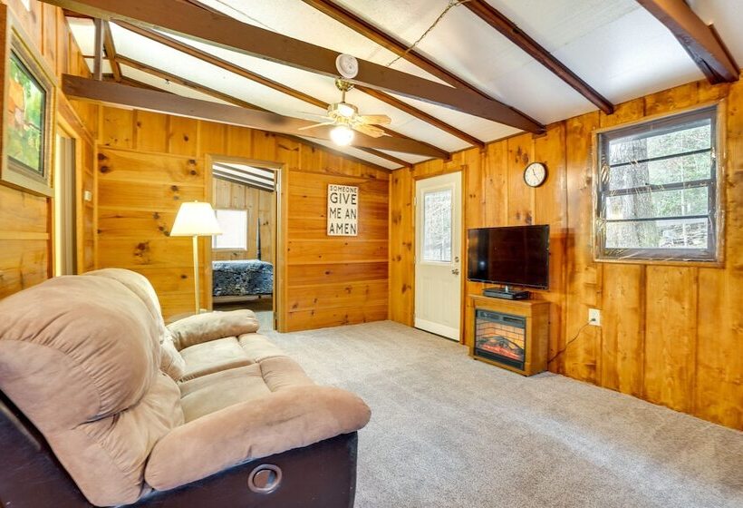 Peaceful Warne Cabin: Fenced Yard & Screened Porch