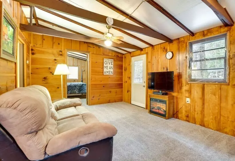 Peaceful Warne Cabin: Fenced Yard & Screened Porch