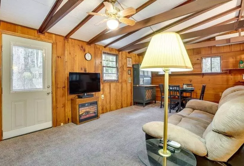 Peaceful Warne Cabin: Fenced Yard & Screened Porch