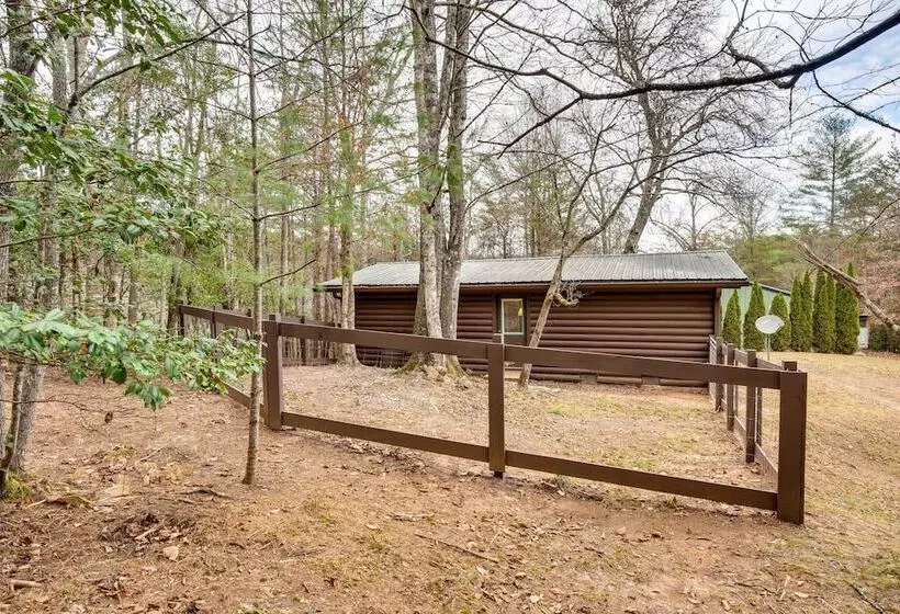 Peaceful Warne Cabin: Fenced Yard & Screened Porch