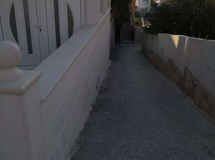 پانسیون Apartmani Kresic 1