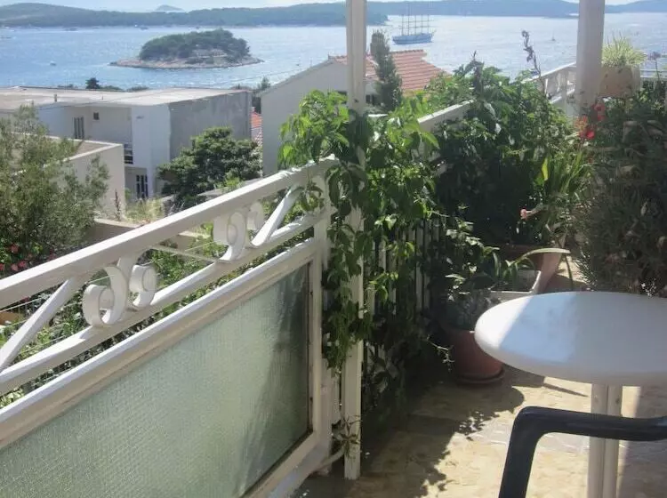 پانسیون Apartmani Kresic 1