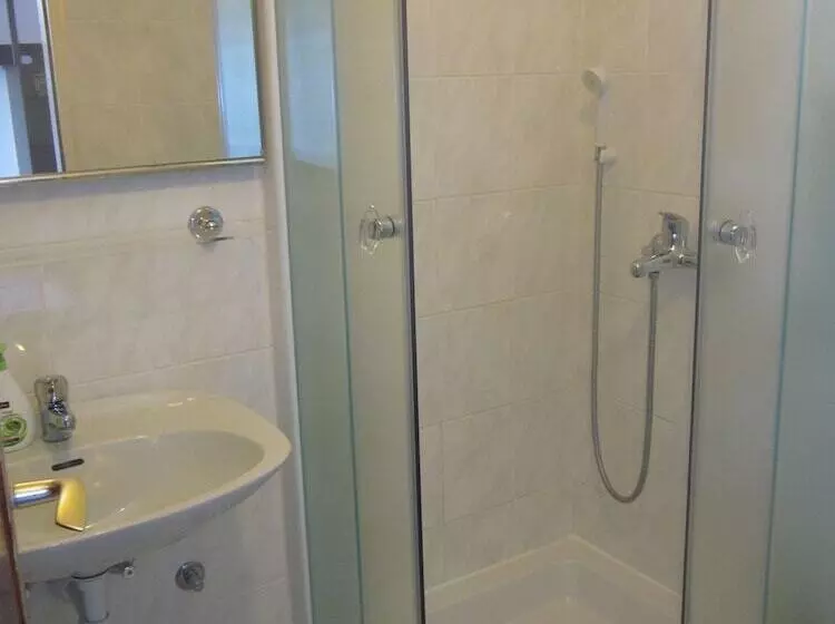 پانسیون Apartmani Kresic 1