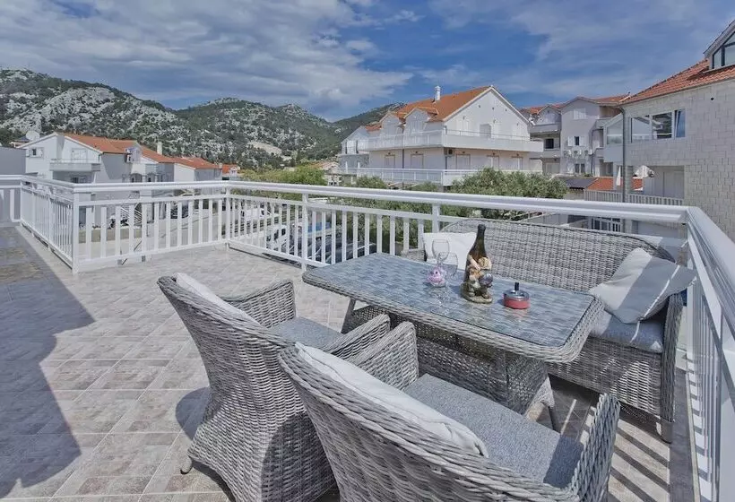 پانسیون Apartmani Kresic 1