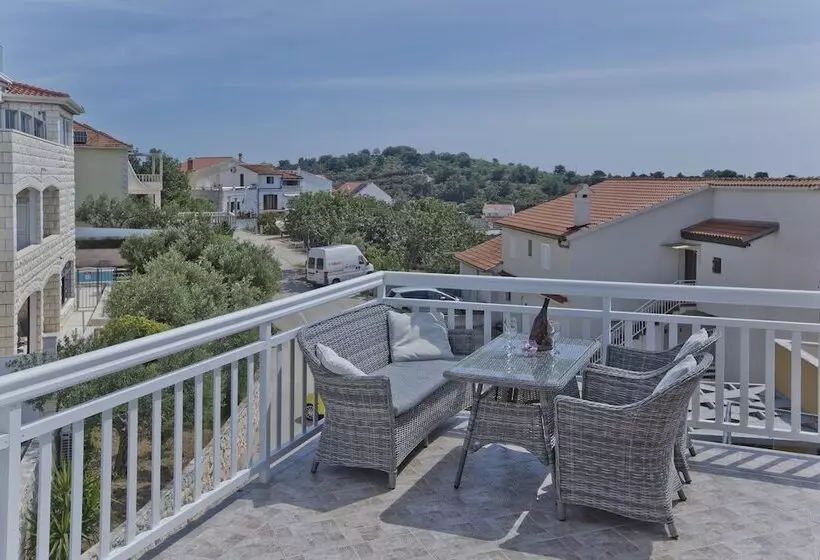 پانسیون Apartmani Kresic 1