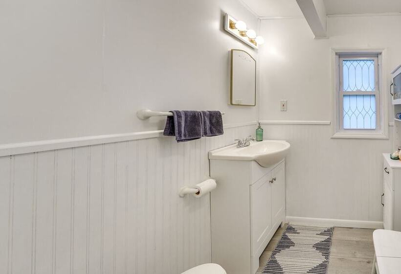 Lakefront Reed City Home W/ Fire Pit On 2 Acres!