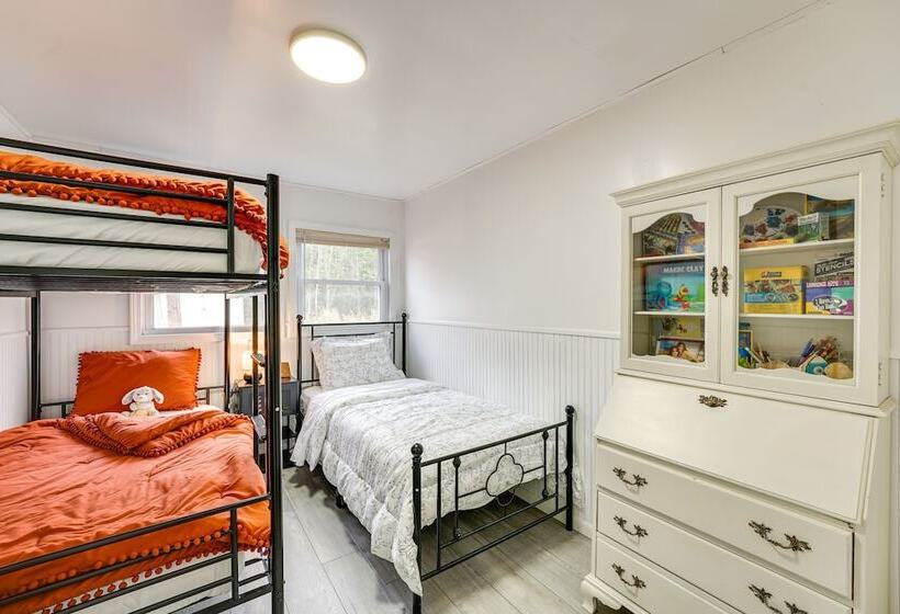 Lakefront Reed City Home W/ Fire Pit On 2 Acres!