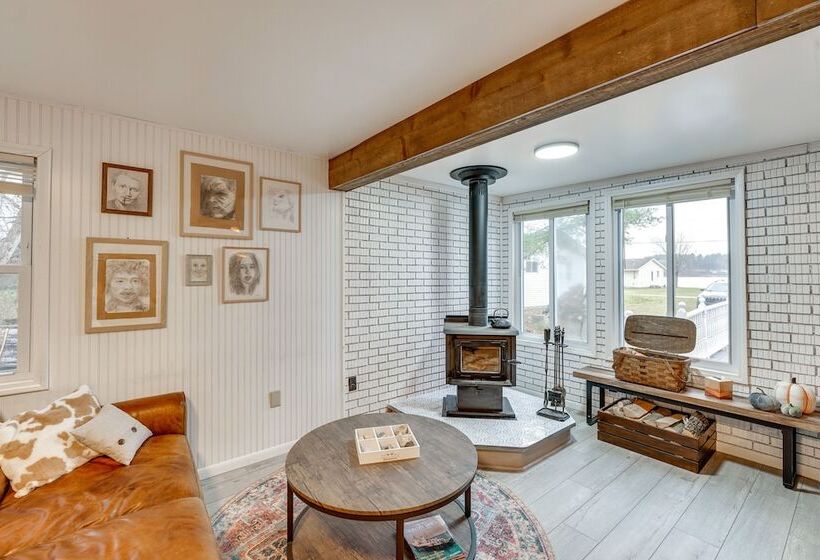 Lakefront Reed City Home W/ Fire Pit On 2 Acres!