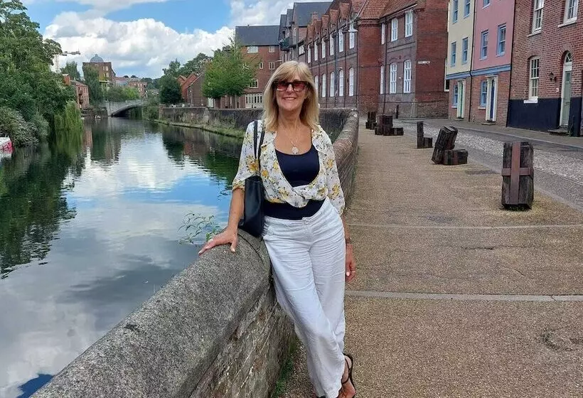 レジデンス Impeccable 2 Bed House In Attleborough