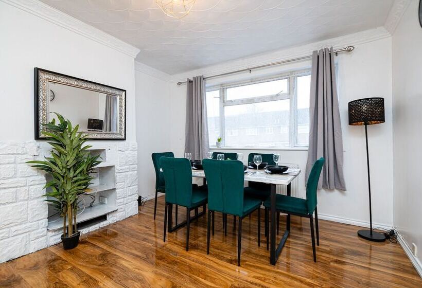 레지던스 Impeccable 3 Bed House In Abbeywood
