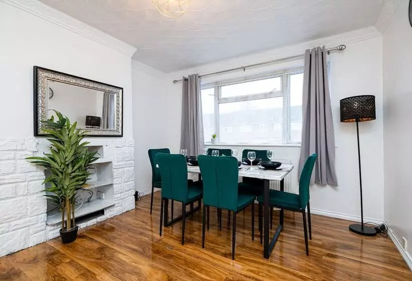 Residenssi Impeccable 3 Bed House In Abbeywood