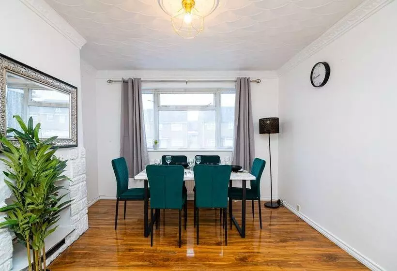 Residenssi Impeccable 3 Bed House In Abbeywood