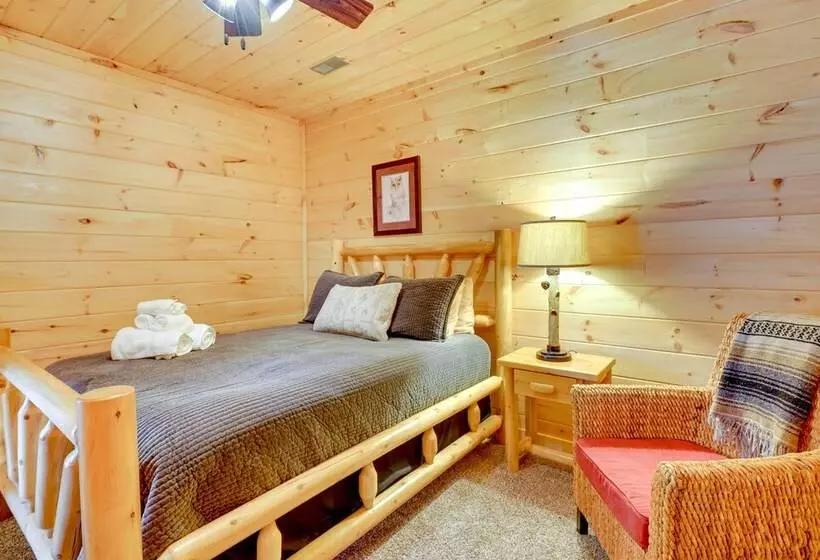 Rustic Laurelville Cabin W/ Hot Tub & Sauna!