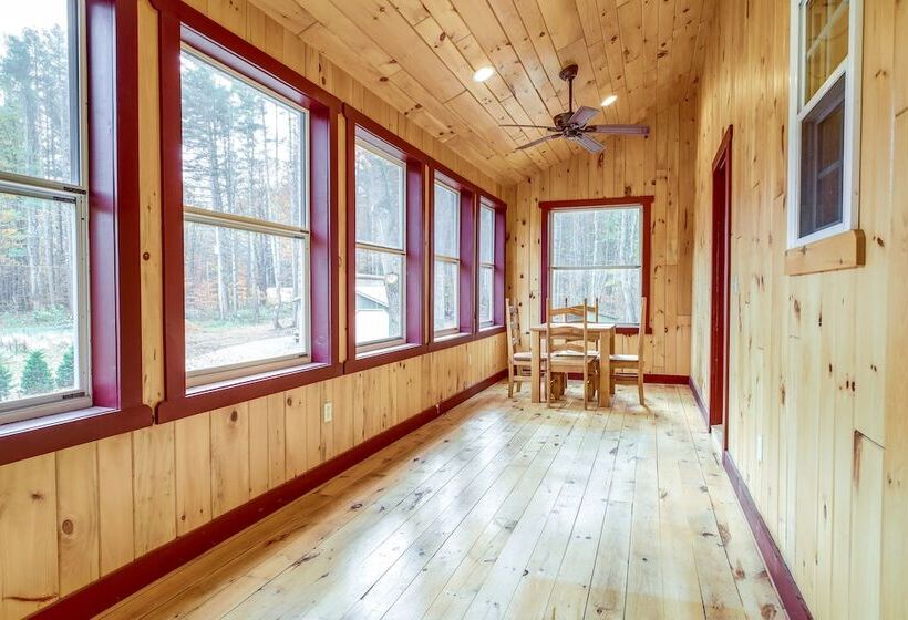Rustic Retreat: Walk To Great Sacandaga Lake!