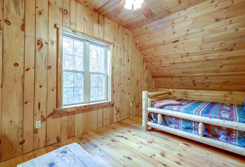 Rustic Retreat: Walk To Great Sacandaga Lake!