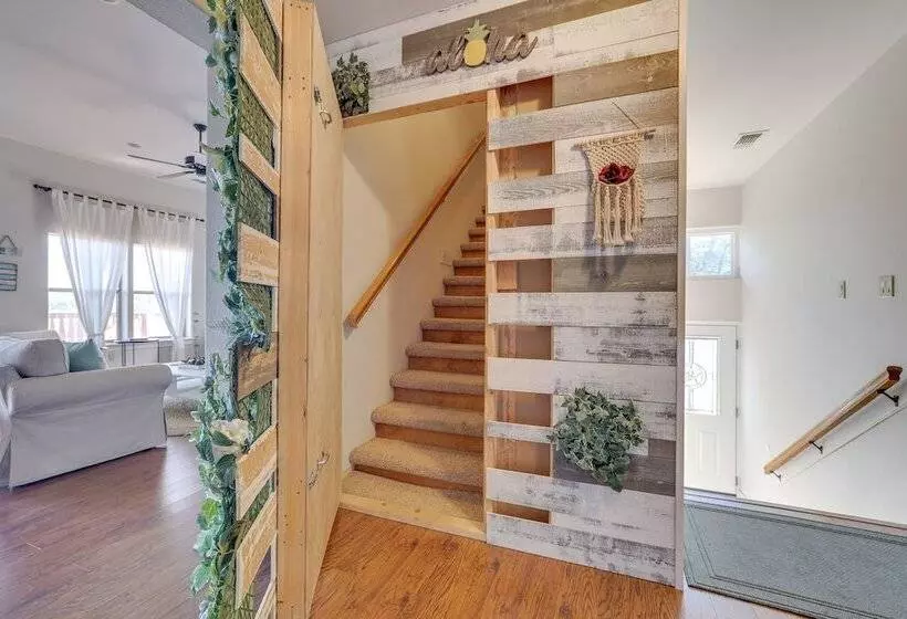 Scenic Canyon Lake Vacation Home Near Boat Ramp!