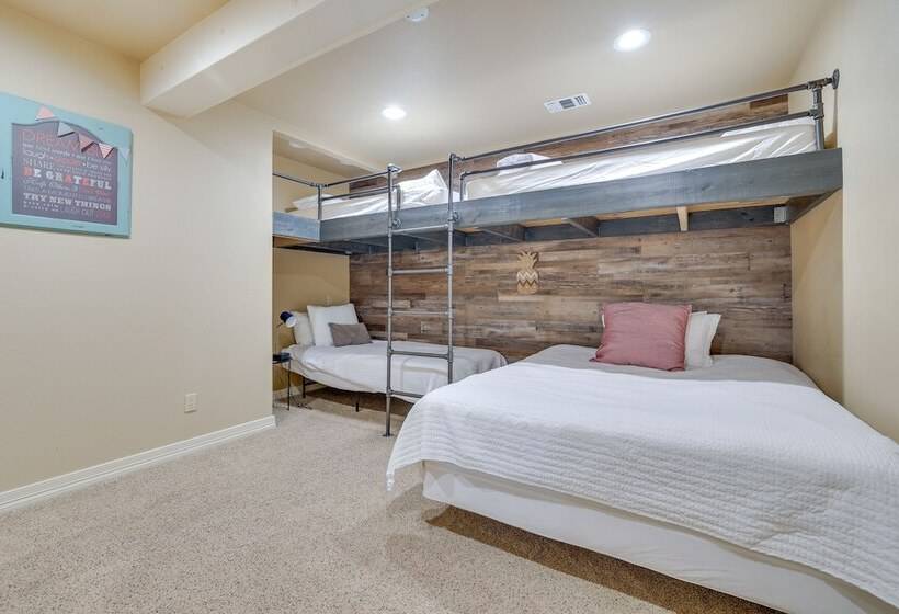 Scenic Canyon Lake Vacation Home Near Boat Ramp!