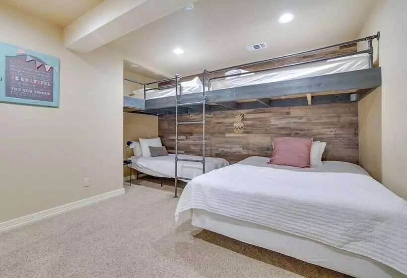 Scenic Canyon Lake Vacation Home Near Boat Ramp!